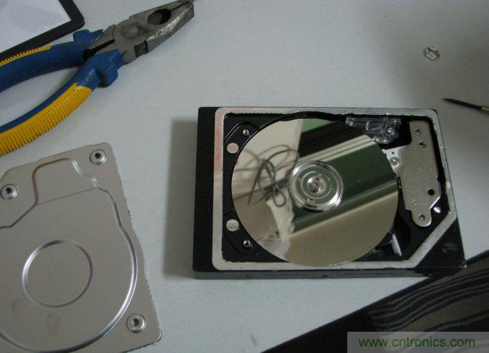 無人機 DIY 製作全過程，酷得不要不要的！