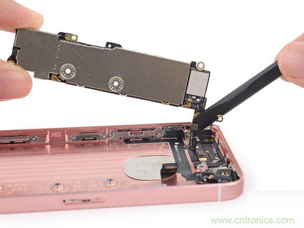 有什麼地方沒有變？iPhone SE真機拆解