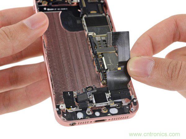 有什麼地方沒有變？iPhone SE真機拆解