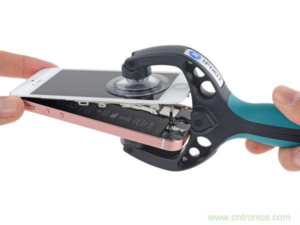 有什麼地方沒有變？iPhone SE真機拆解