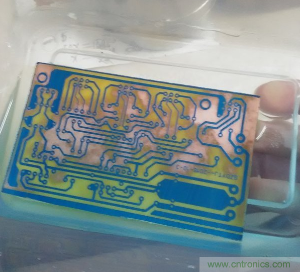 嚐試了四次PCB製作， 最後一發算是成功了