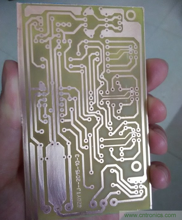 嚐試了四次PCB製作， 最後一發算是成功了