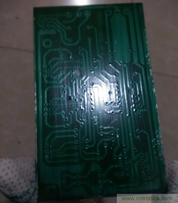 嚐試了四次PCB製作， 最後一發算是成功了