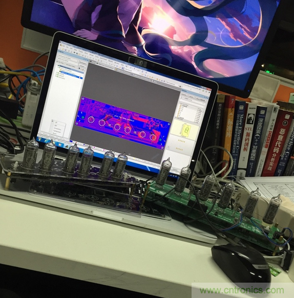 瘋狂技術男DIY了一個輝光時鍾