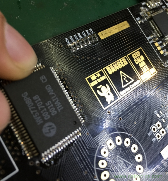 瘋狂技術男DIY了一個輝光時鍾