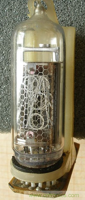 瘋狂技術男DIY了一個輝光時鍾