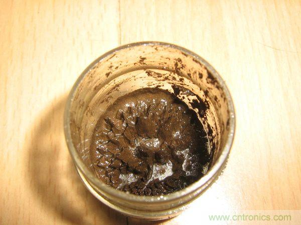 藝術源於生活，用生活中的物件也能製作磁流體