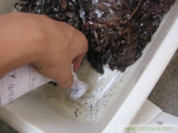 藝術源於生活，用生活中的物件也能製作磁流體