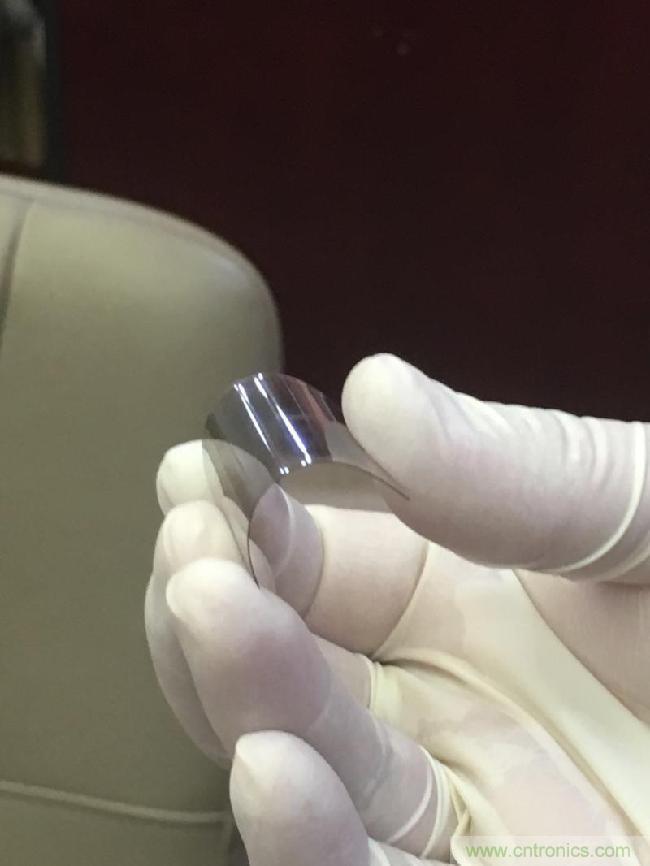 可彎曲摔不碎的半導體？顛覆你的認知