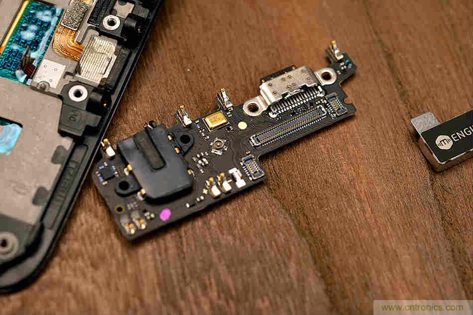 拆解魅族15 Plus：玩轉了新概念，但其工藝究竟如何？