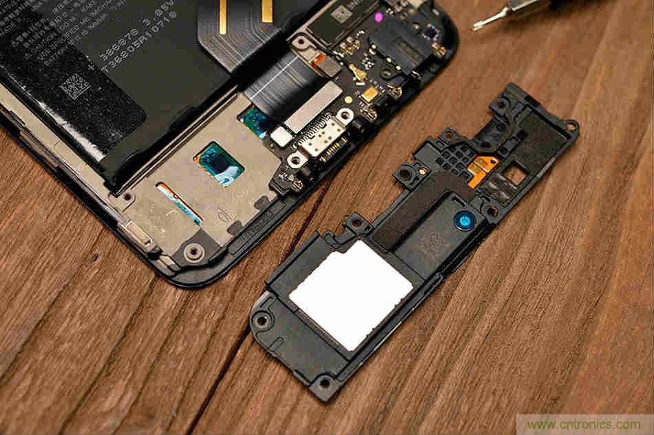 拆解魅族15 Plus：玩轉了新概念，但其工藝究竟如何？