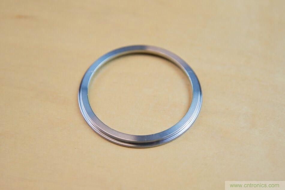 拆解戴森吹風機：近三千元的價格貴在哪？