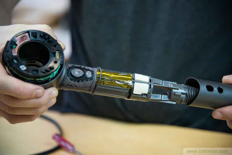 拆解戴森吹風機：近三千元的價格貴在哪？