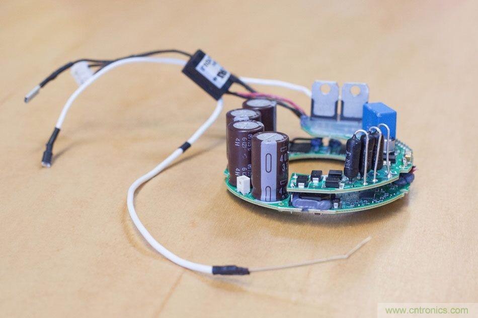 拆解戴森吹風機：近三千元的價格貴在哪？