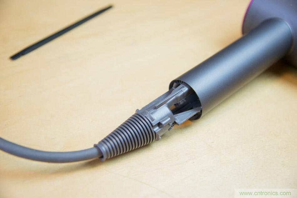 拆解戴森吹風機：近三千元的價格貴在哪？