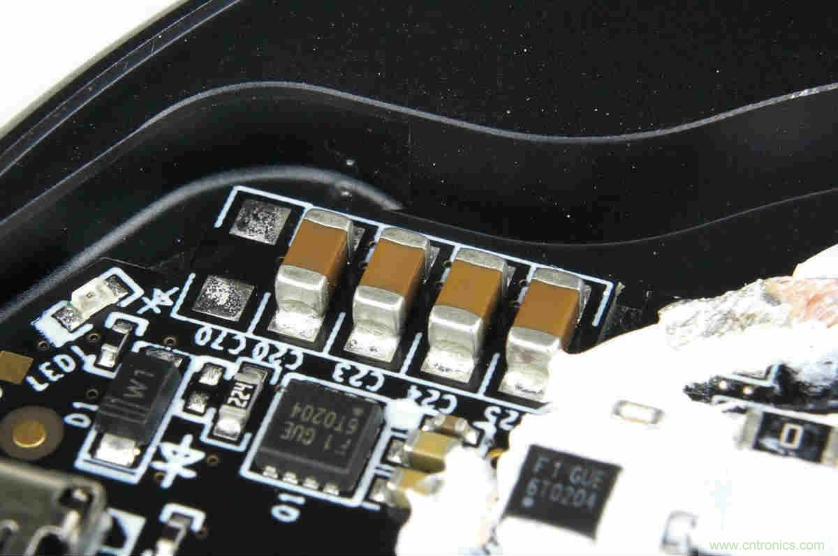 拆解對比：係出同門，小米、紫米無線充電器的差別有多大？