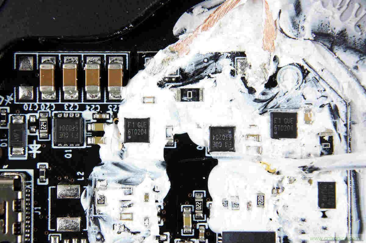 拆解對比：係出同門，小米、紫米無線充電器的差別有多大？