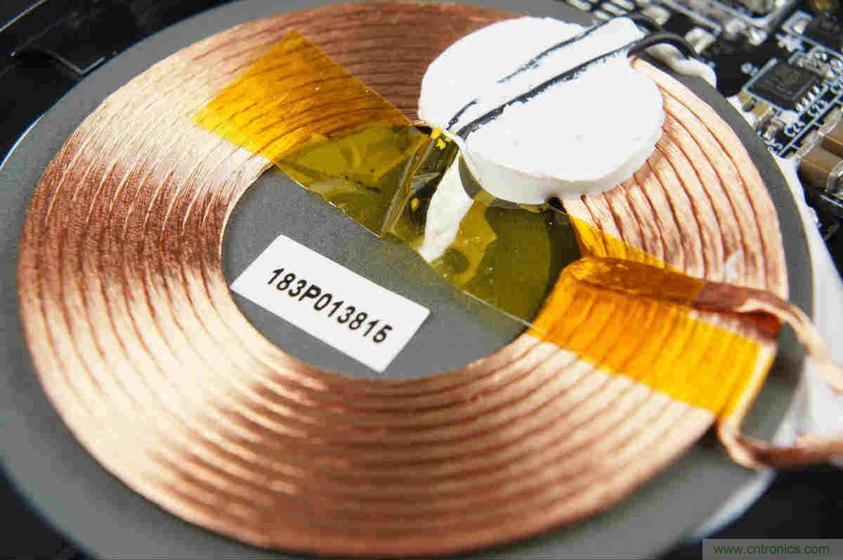 拆解對比：係出同門，小米、紫米無線充電器的差別有多大？