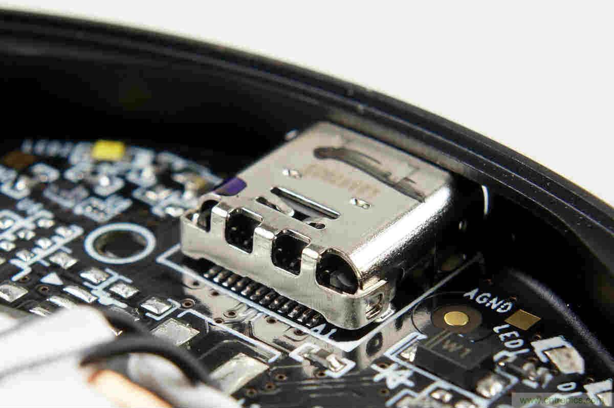 拆解對比：係出同門，小米、紫米無線充電器的差別有多大？