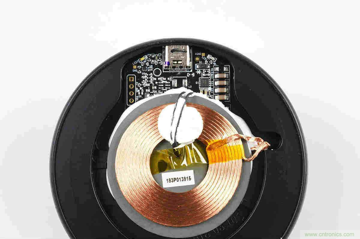 拆解對比：係出同門，小米、紫米無線充電器的差別有多大？