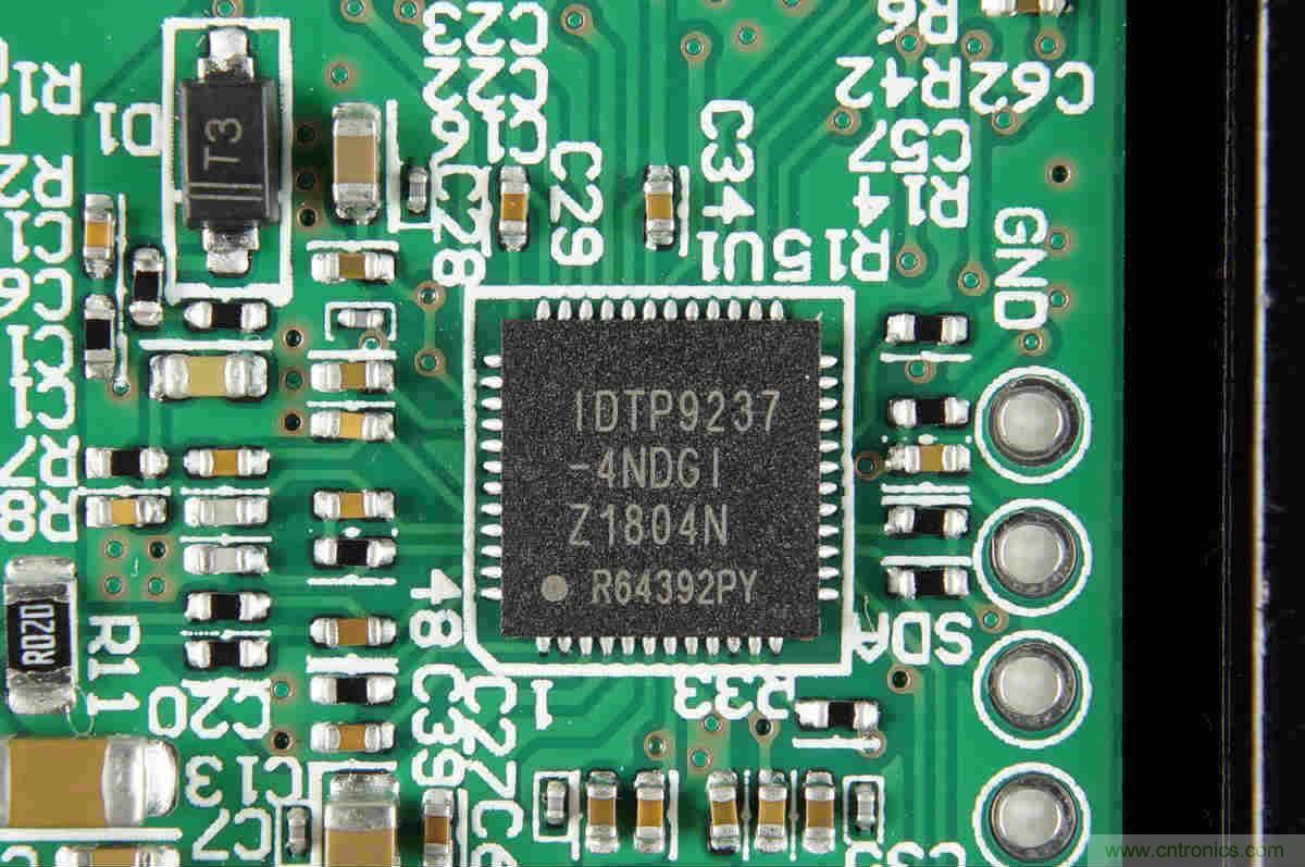 拆解對比：係出同門，小米、紫米無線充電器的差別有多大？