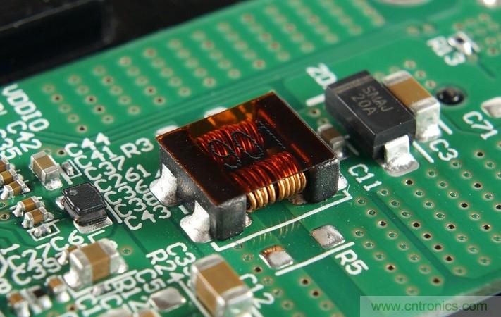 拆解對比：係出同門，小米、紫米無線充電器的差別有多大？