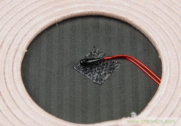 拆解對比：係出同門，小米、紫米無線充電器的差別有多大？