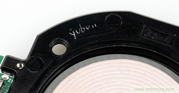 拆解對比：係出同門，小米、紫米無線充電器的差別有多大？