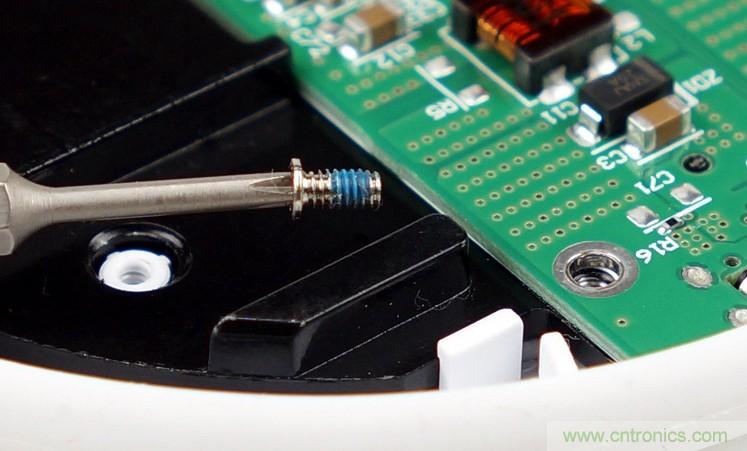 拆解對比：係出同門，小米、紫米無線充電器的差別有多大？