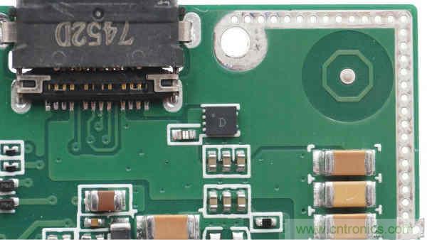 拆解華為保時捷設計快充無線充電器：憑啥能賣699？