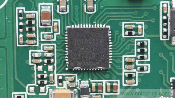 拆解華為保時捷設計快充無線充電器：憑啥能賣699？