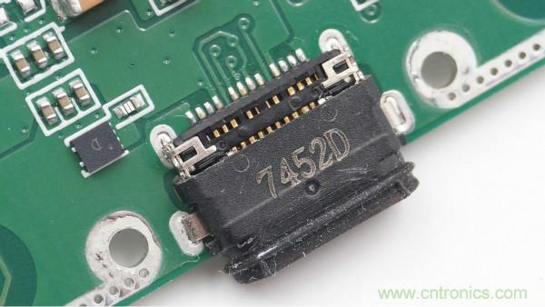 拆解華為保時捷設計快充無線充電器：憑啥能賣699？