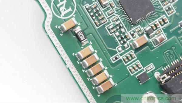 拆解華為保時捷設計快充無線充電器：憑啥能賣699？