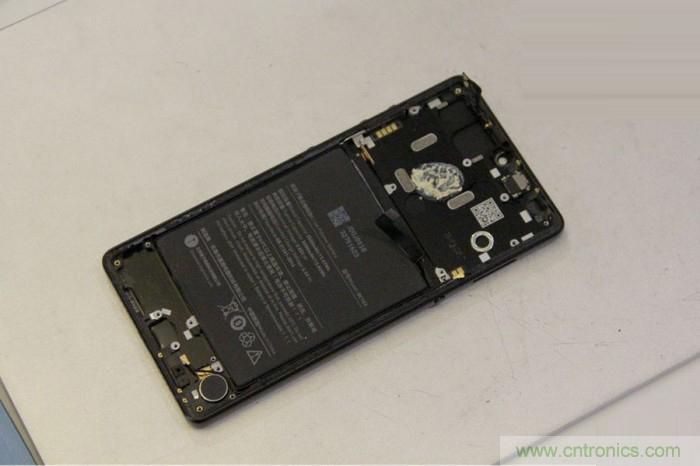 堅果R1拆解：內部設計究竟如何？