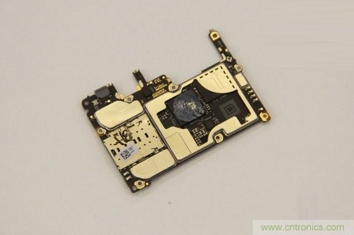 堅果R1拆解：內部設計究竟如何？