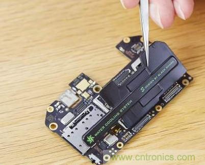 拆解黑鯊手機：多級直觸一體式液冷係統有什麼門道？