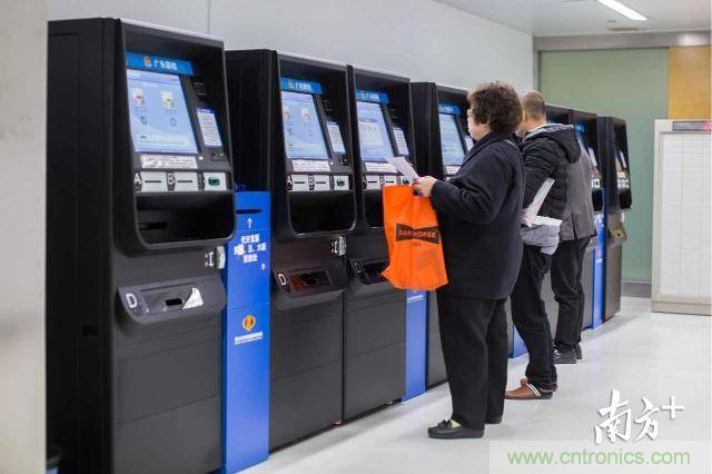 探路政務辦事櫃台&ldquo;無人化&rdquo;，引領&ldquo;互聯網+政務&rdquo;革新