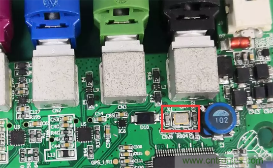 如何通過PCB布局設計來解決EMC問題？