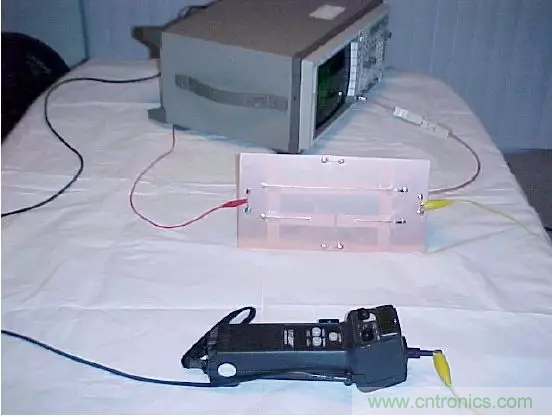 PCB割地對係統ESD是否有影響？