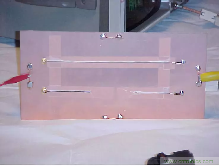 PCB割地對係統ESD是否有影響？