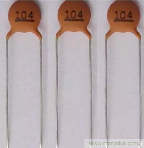 如何區分電解電容與無極性電容？