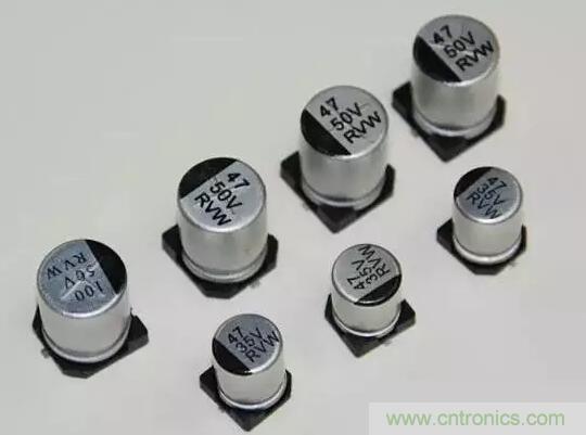 如何區分電解電容與無極性電容？