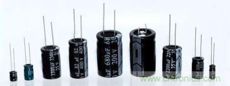 電容的尺寸、耐壓值、方向，這些參數該如何選擇？