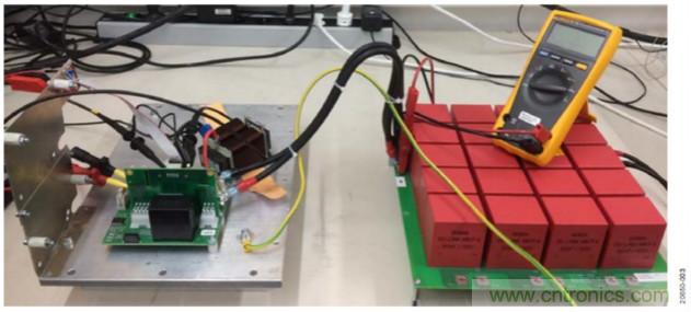 如何用隔離式柵極驅動器和LT3999 DC/DC轉換器驅動1200 V SiC電源模塊？