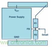 如何使用電源設計中的分壓器調節輸出電壓？