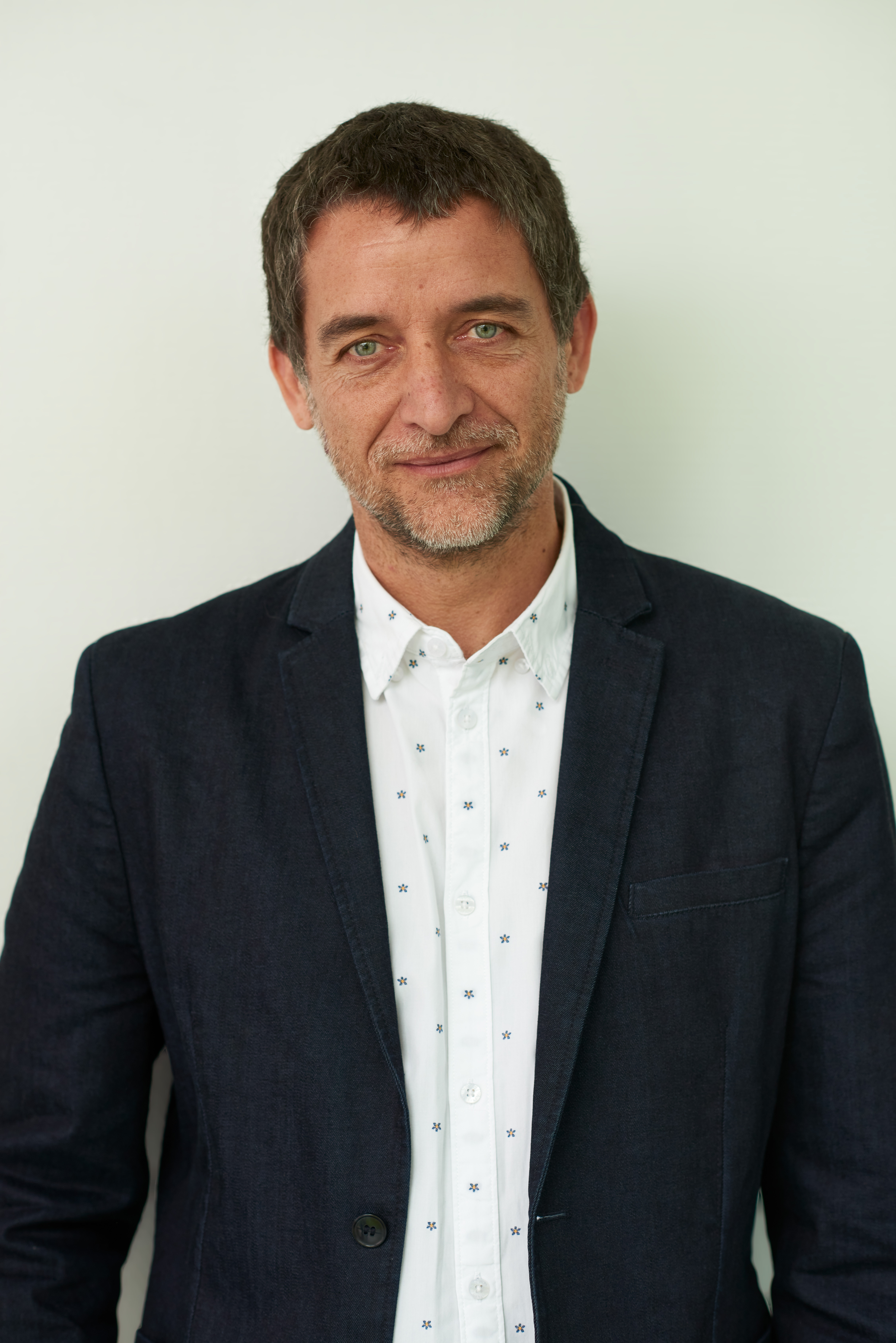 意法半導體為數據中心和AI集群帶來更高性能的雲光互連技術