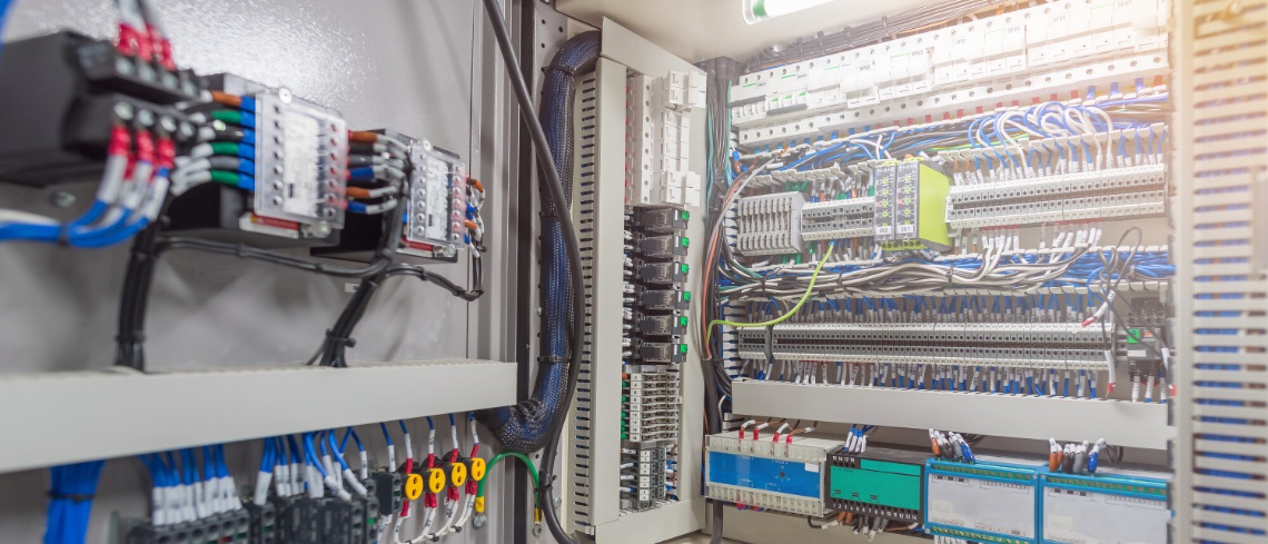 超小尺寸，支持 750 V浪湧峰壓的SCR，是智能斷路器開發首選