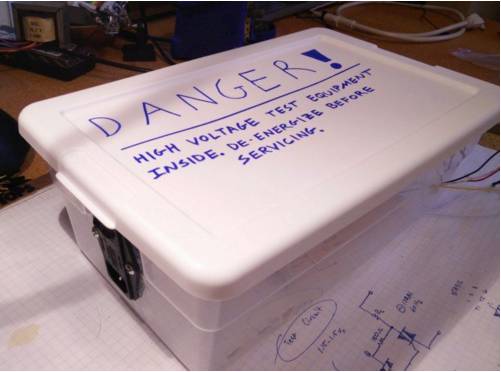 用微控製器控製交流電源